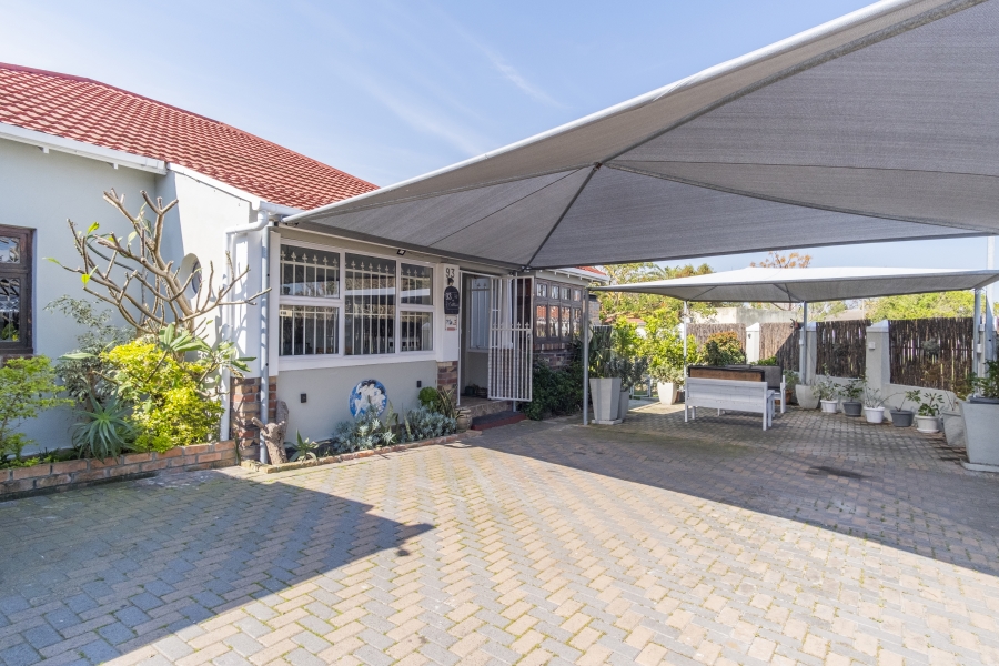 5 Bedroom Property for Sale in Wynberg Western Cape